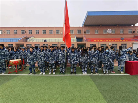 保定理工学院//艺术学院//队列会操展雄姿，英姿飒爽致青春！