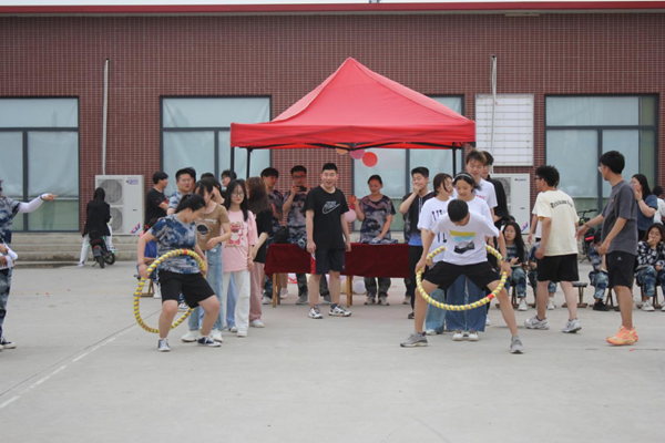 保定理工学院‖管理学院‖我院举办“运动青春，快乐无限”趣味运动会