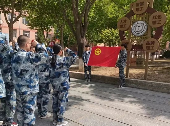 传五四薪火 贺青年之节