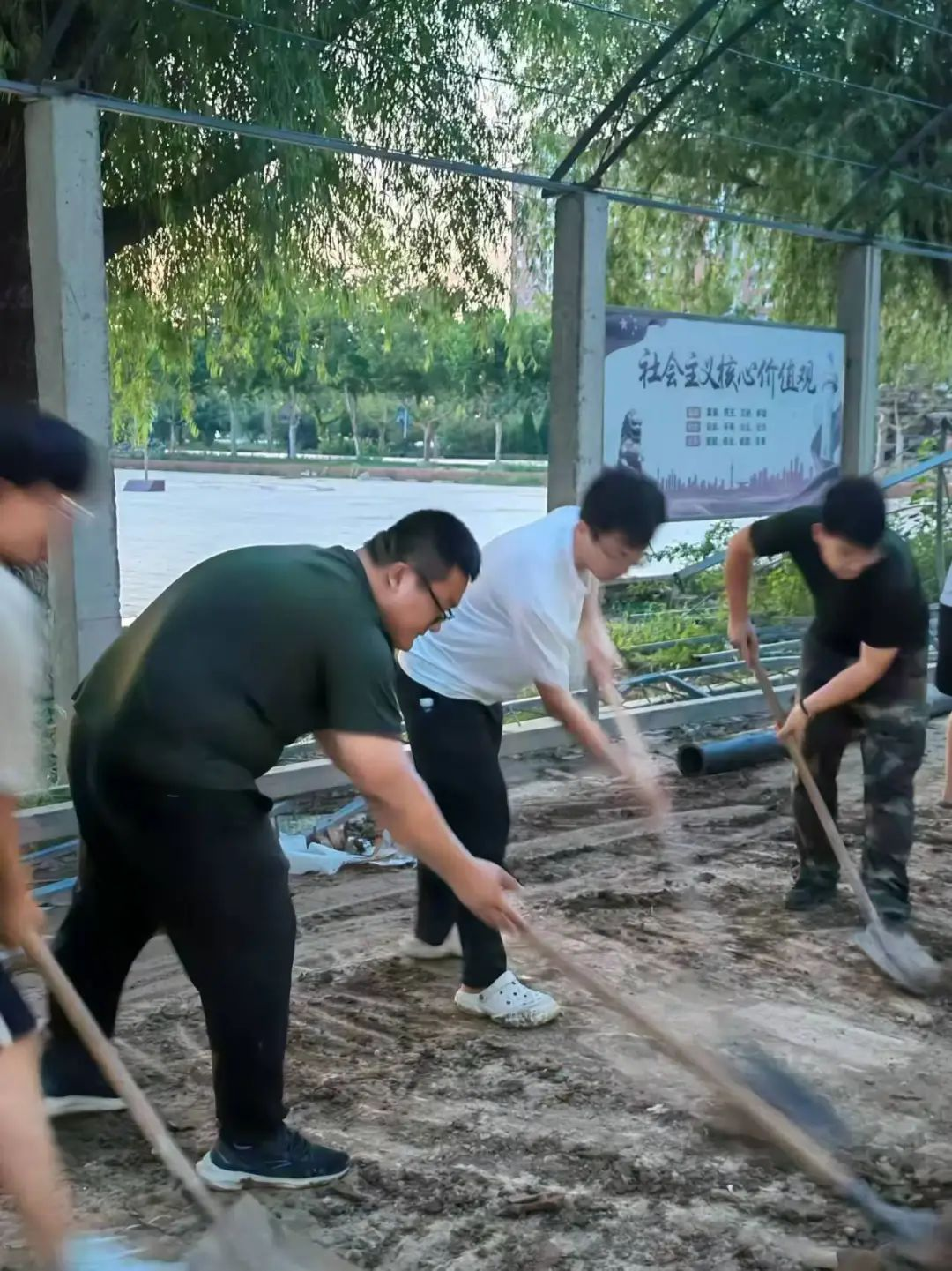 保定理工学院||以爱迎新，服务引领美好大学路