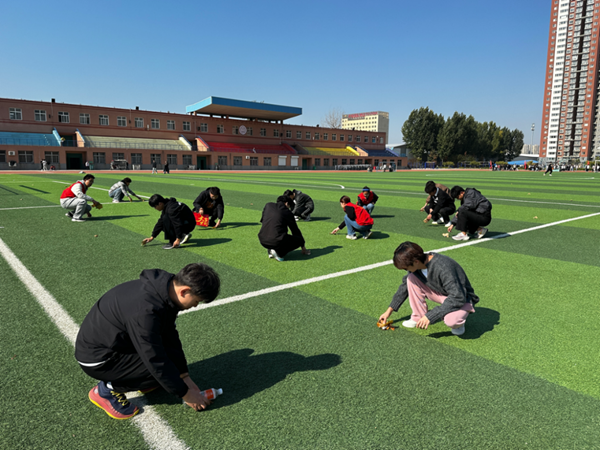 劳动教育|保定理工学院|管理学院|“弯腰彰显个人素养，昂首争做校园先锋”主题志愿活动