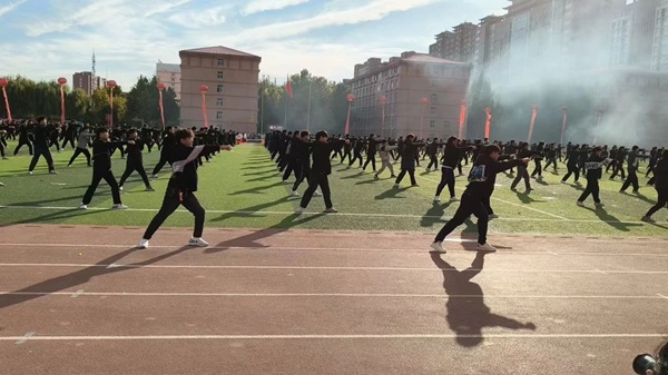 运动会开幕式|保定理工学院|管理学院|燃情启幕运动会，绽放风采展雄姿