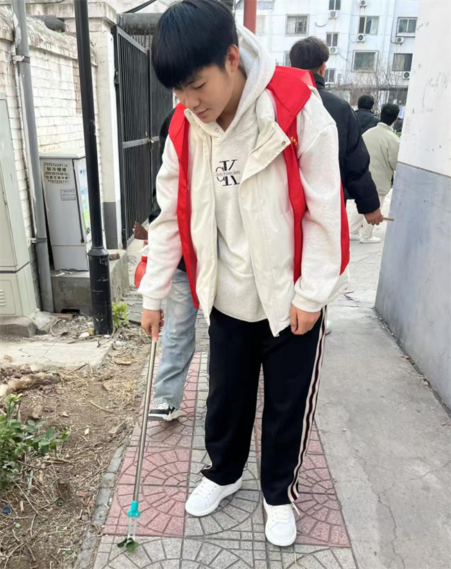 践行雷锋精神 奉献点亮青春——保定理工学院开展学习雷锋精神主题活动