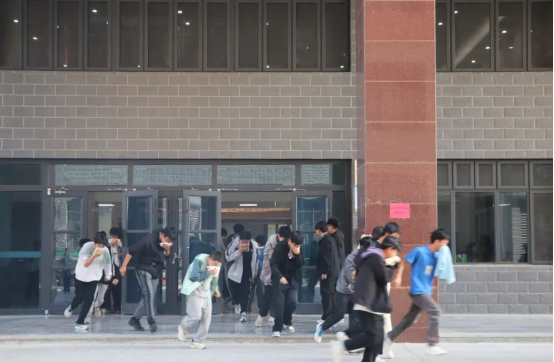 筑牢校园防火墙，让安全成为一种习惯——保定理工学院会计学院消防演练