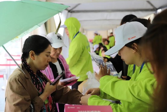 热血青春助跑未来”——保定理工学院艺术学院志愿者为长城汽车智慧工厂半马蓄势添彩