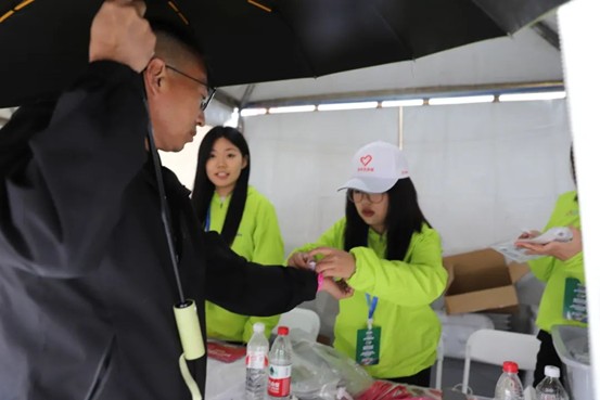 热血青春助跑未来”——保定理工学院艺术学院志愿者为长城汽车智慧工厂半马蓄势添彩