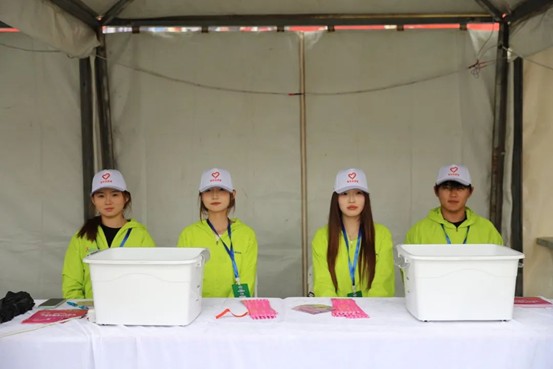 热血青春助跑未来”——保定理工学院艺术学院志愿者为长城汽车智慧工厂半马蓄势添彩