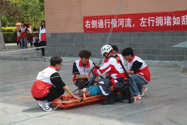 保定理工学院康复医学院与保定市红十字会联合举办2025年地震灾害应急救援综合演练