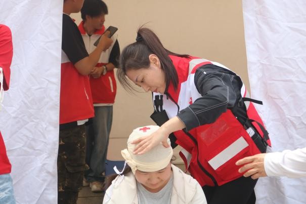 保定理工学院康复医学院与保定市红十字会联合举办2025年地震灾害应急救援综合演练