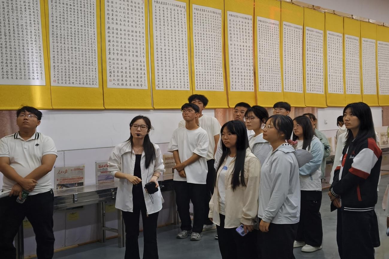 红劳融合育新人|保定理工学院管理科学与工程学院开展“品读红色日记,践行劳动精神”主题研学实践