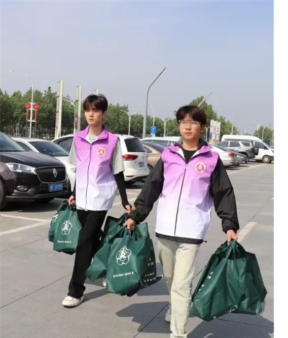 公益活动保定理工学院会计学院青春志愿行,助残暖人心——保定理工学院会计学院学子为助残活动注入青春力量