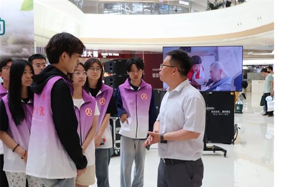公益活动保定理工学院会计学院青春志愿行,助残暖人心——保定理工学院会计学院学子为助残活动注入青春力量