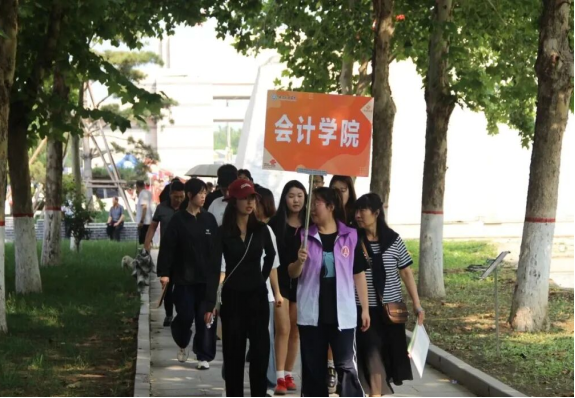 保定理工学院会计学院2025级 迎新报道纪实