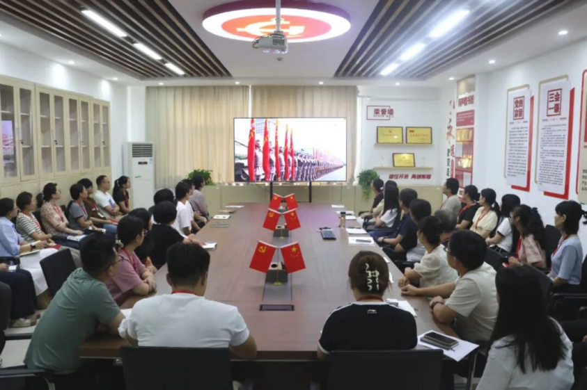 铭记历史 砥砺前行——保定理工学院党委组织广大师生观看抗战胜利80周年阅兵仪式