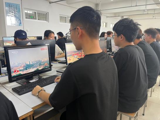 【热血观阅兵 奋进鉴初心】信息科学与工程学院全体师生共赏阅兵仪式，厚植爱国情怀