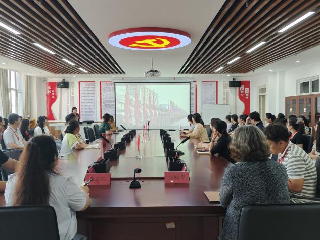 【热血观阅兵 奋进鉴初心】信息科学与工程学院全体师生共赏阅兵仪式，厚植爱国情怀