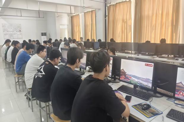 【热血观阅兵 奋进鉴初心】信息科学与工程学院全体师生共赏阅兵仪式，厚植爱国情怀