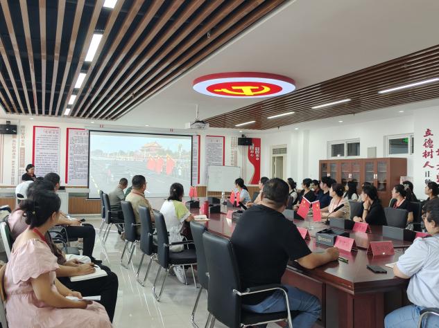 【热血观阅兵 奋进鉴初心】信息科学与工程学院全体师生共赏阅兵仪式，厚植爱国情怀