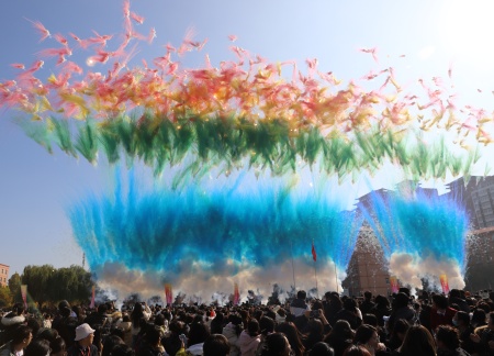 艺心贺校庆  薪火共传承 ——保定理工学院艺术学院多维赋能学校二十华诞