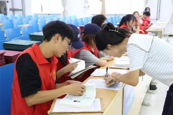 暖心护航毕业季，温情相伴赴新程——经济学院毕业离校服务工作圆满开展