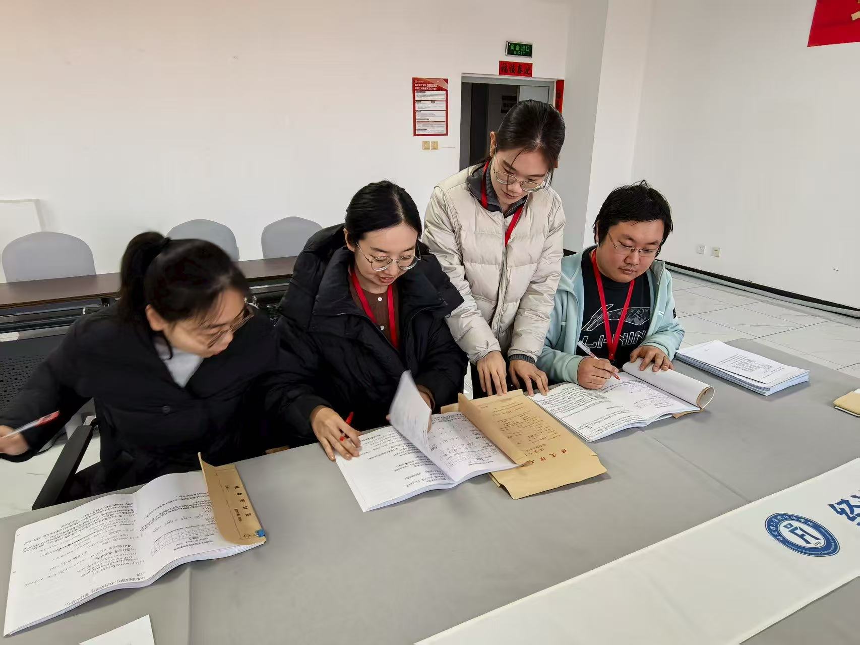 集体阅卷严把关——金融工程教研室开展集体阅卷工作