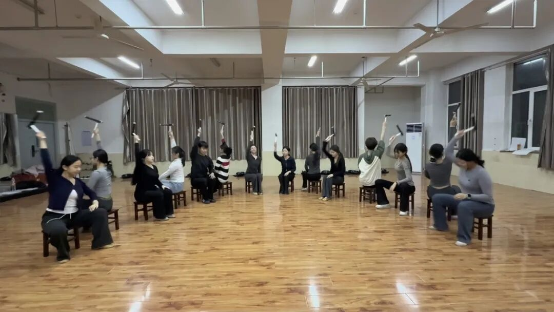 保定理工学院师生亮相高碑店市2026年春节联欢晚会绽放青春艺彩