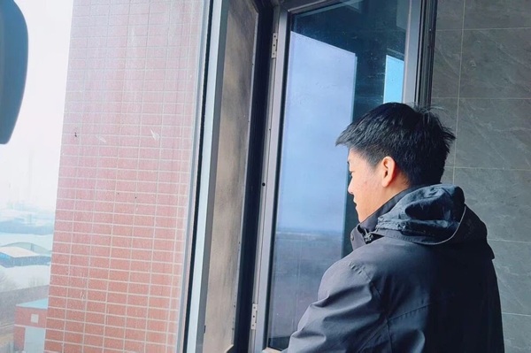 暖心服务|保定理工学院管理学院:辅导员开展宿舍通风及安全排查工作