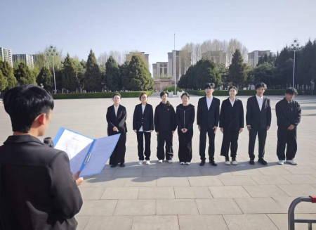 缅怀先烈守初心 薪火相传担使命——保定理工学院艺术学院共青团员开展清明节烈士陵园祭扫活动