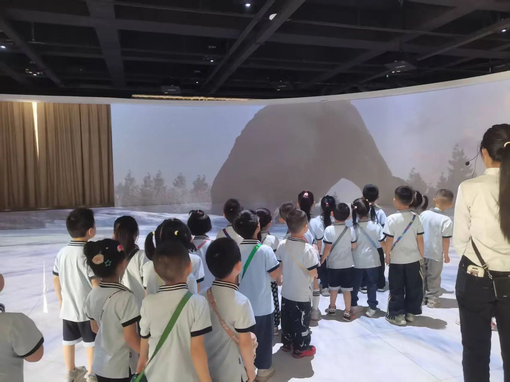 保定理工学院||教育学院||童心探学府，萌趣启新程——史庄实验幼儿园走进保定理工学院参观研学