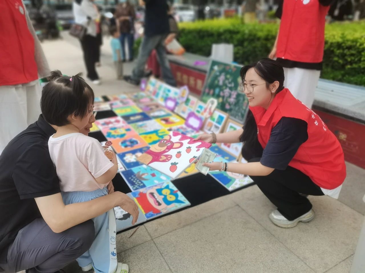 保定理工学院‖教育学院‖“六一“益”起来，义卖暖童心”——保定理工学院教育学院党员志愿服务队走进爱和城幼儿园开展六一爱心市集活动保定理工学院‖教育学院‖“六一“益”起来，义卖暖童心”——保定理工学院教育学院党员志愿服务队走进爱和城幼儿园开展六一爱心市集活动