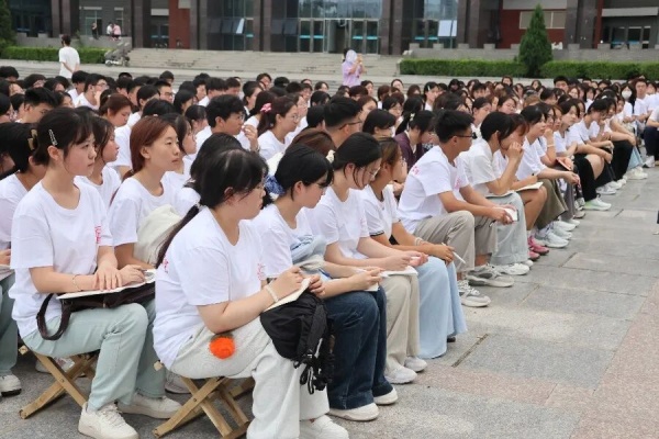 【新程启航，经院迎新】初识校园，共话成长——2025级新生第一次学生大会圆满结束