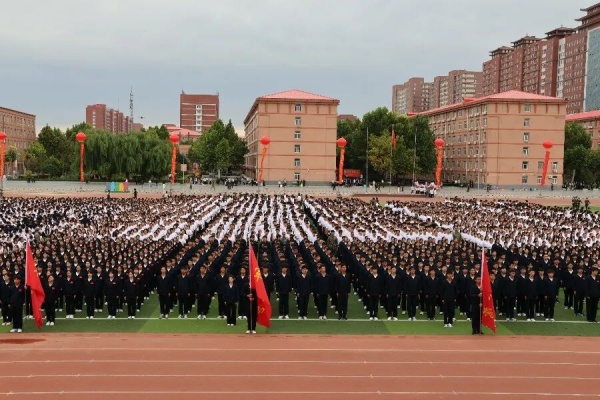 军训收官，启航新程】军训淬炼成长，大学逐梦启航——保定理工学院2025级新生军训结营式暨开学典礼圆满结束