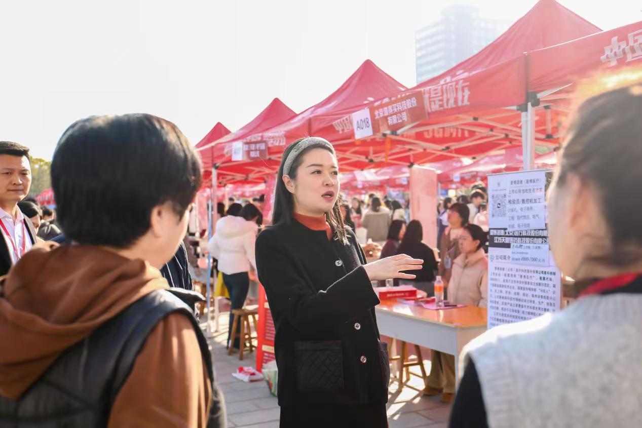双秩芳华，逐梦金秋——保定理工学院举办2026届毕业生秋季线下双选会