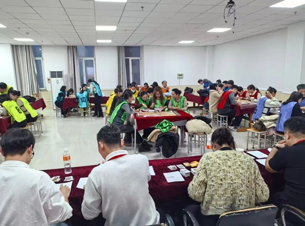 沉浸式体验赋能教学创新 管理学院开展《沙漠掘金》体验式教学活动