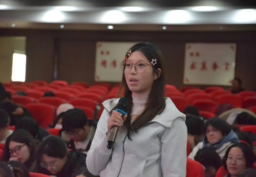 “职点迷津，艺路同行” ——保定理工学院艺术学院就业指导讲座 赋能成长