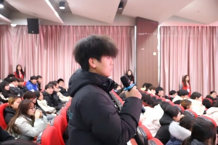 艺心跟团走，青春建新功” ——保定理工学院艺术学院入团培训凝聚 青年力量