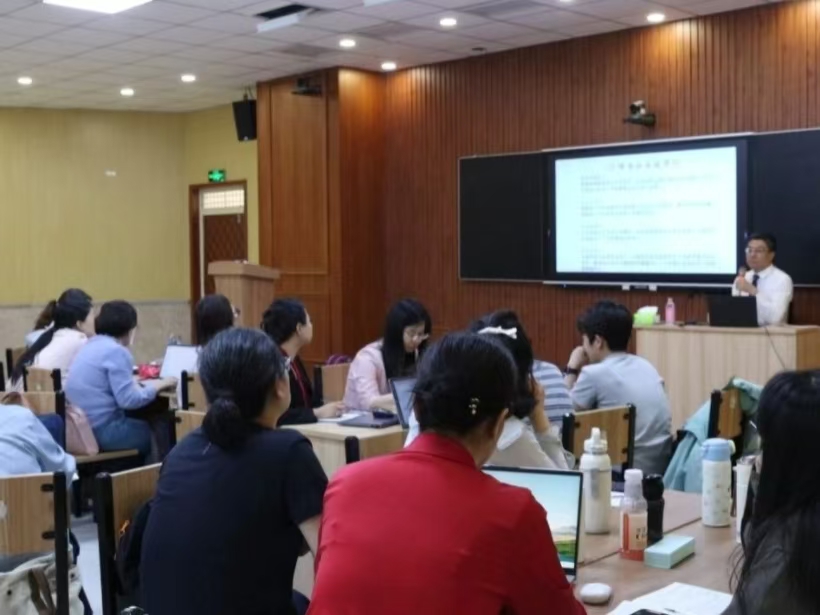 保定理工学院特邀周屈兰教授开展课程思政教学设计及竞赛能力提升专题培训