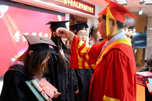 逐光启航 不负韶华|保定理工学院管理科学与工程学院圆满举办2026届毕业典礼暨学位授予仪式