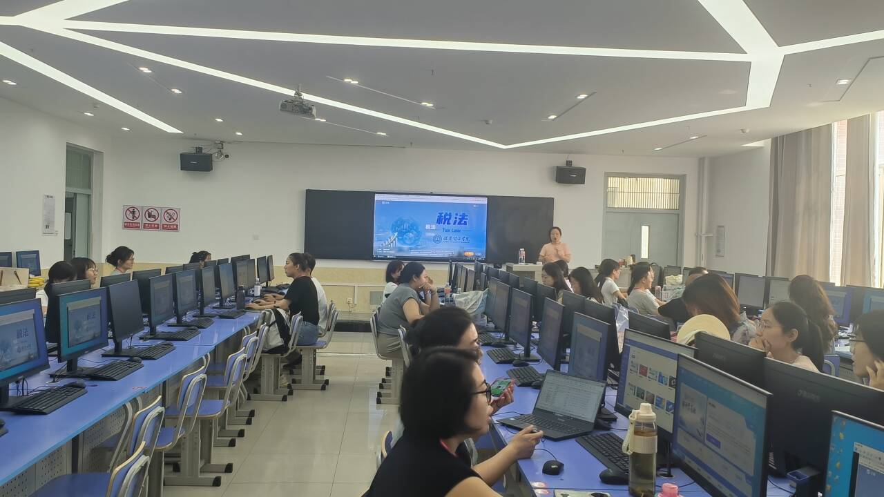 保定理工学院成功举办“智慧课程建设工作坊”系列培训