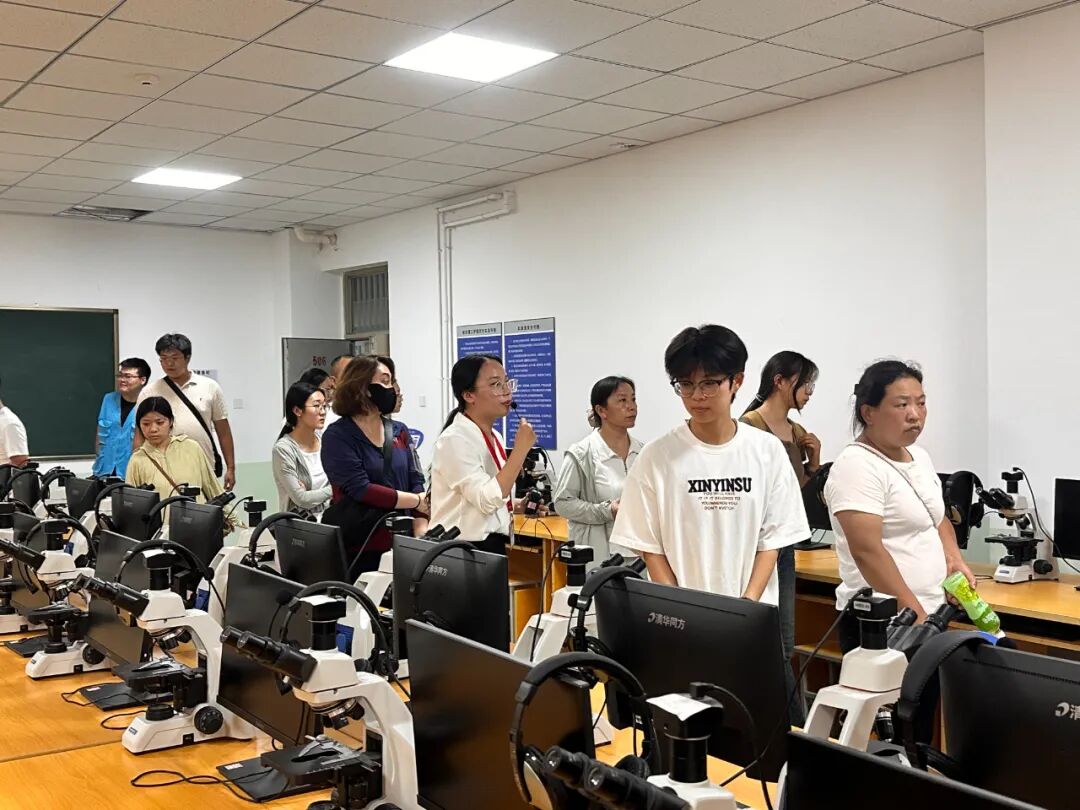 走进实验室，家校面对面——康复医学院2026级新生家长代表参观活动