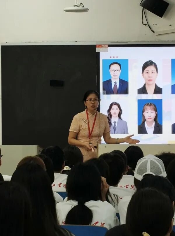 入学教育专题｜保定理工学院管理科学与工程学院开展2026级新生专业宣讲会