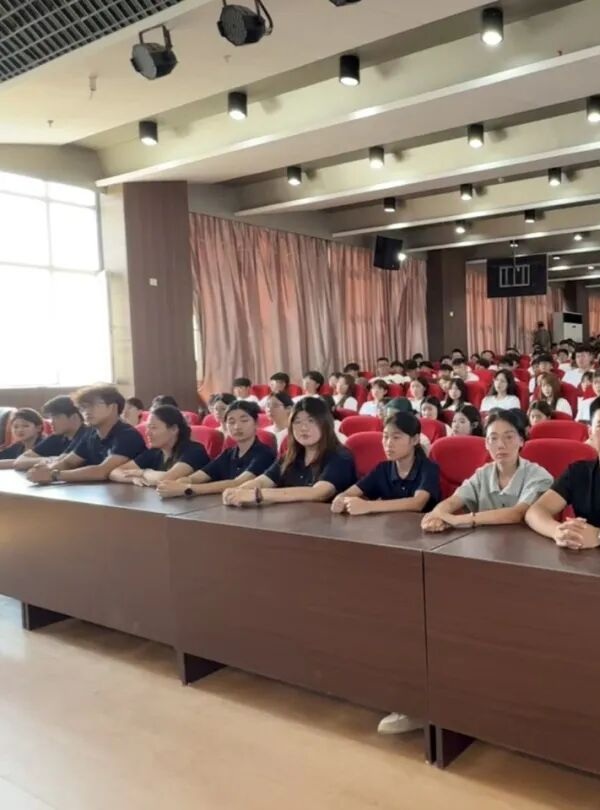 入学教育专题｜筑牢青春法治底线 做实新生法治教育——管理科学与工程学院开展刑事案件警示科普宣讲