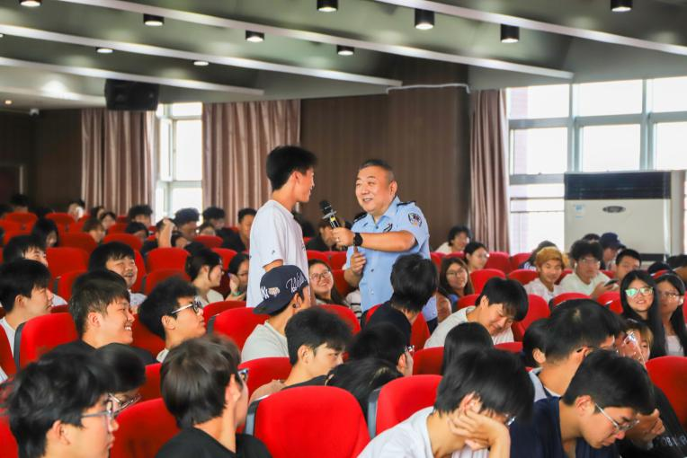 警校联动上好"开学第一课" 反诈护航青春新征程——保定理工学院开展大一新生反诈专题讲座