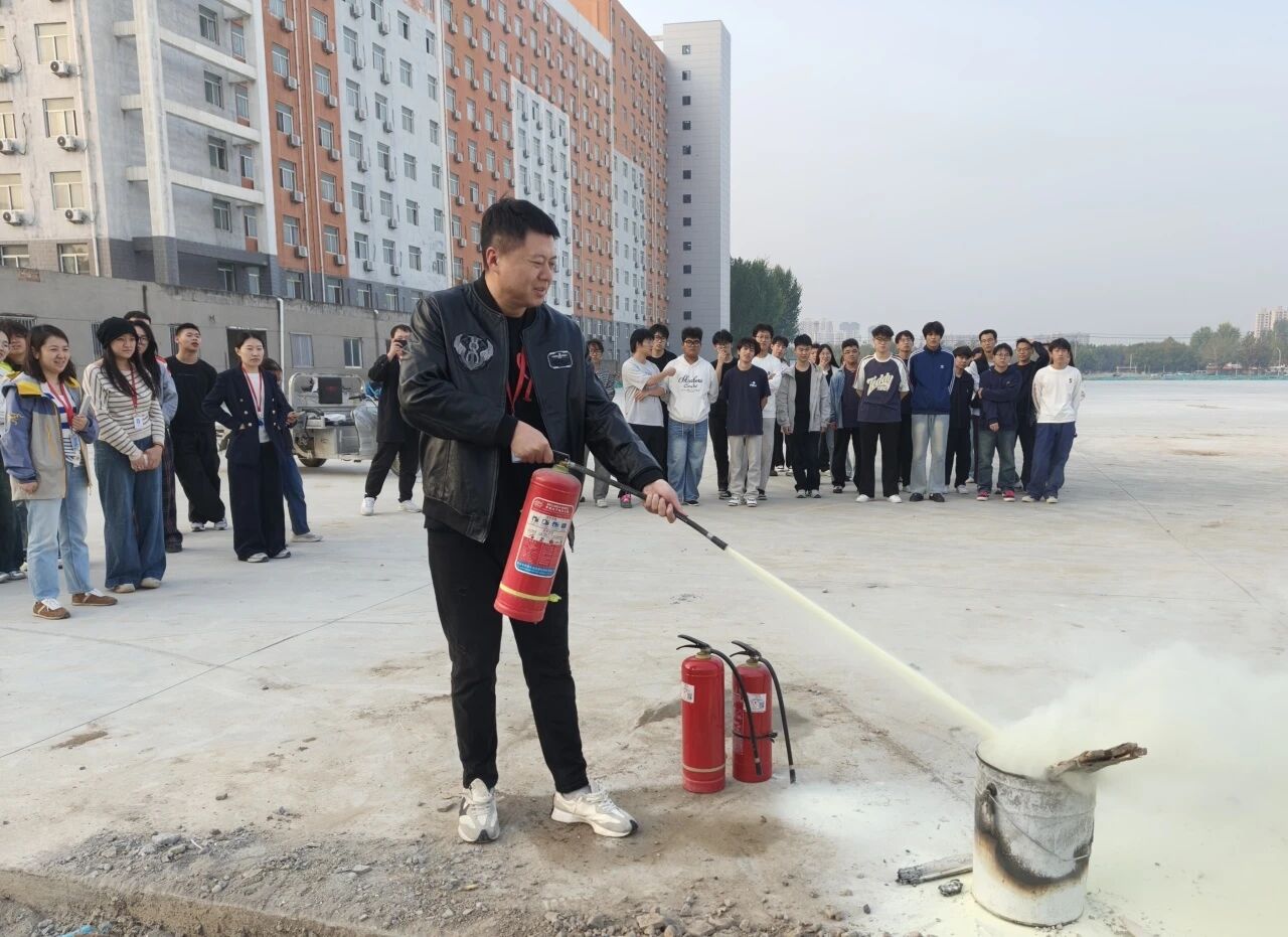 筑牢实验室安全防线  守护教学科研阵地丨我校开展实验室消防安全培训暨应急演练