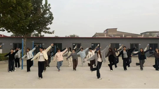 迎着晨光奔跑，共赴青春山海——会计学院跑操纪实(一）